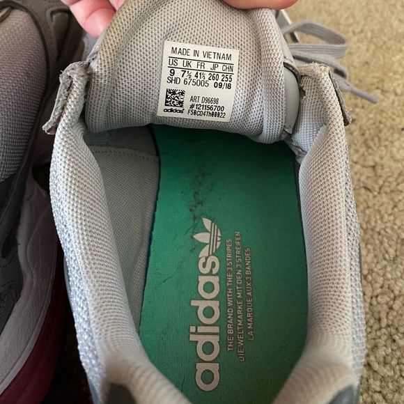 Gently worn Adidas sneakers - Picture 6 of 7